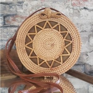 NEW Star Round Rattan Crossbody Butterfly Closure